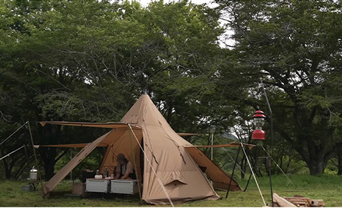 Campingpiramidetent met sneeuw - Camping Cooking Snow recensie en prijs